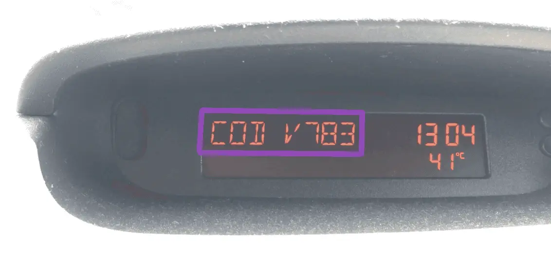 Renault Clio radio screen showing pre-code after pressing buttons 1 and 6